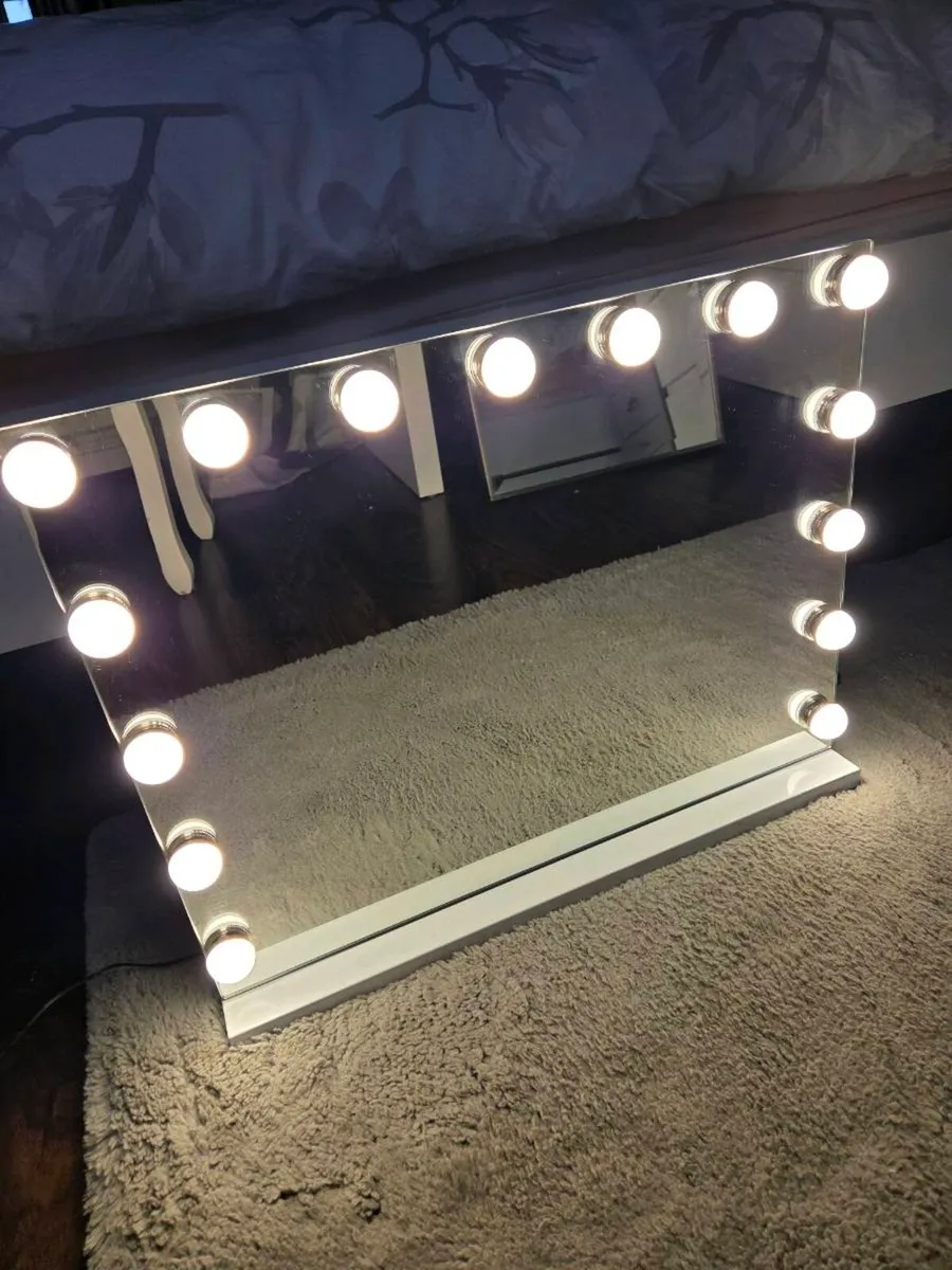 Hollywood mirror - Image 1