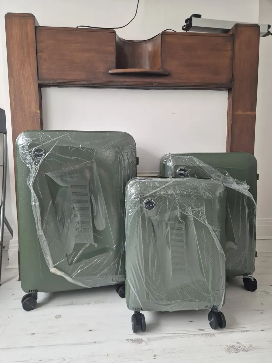 3 Piece Hardshell Suitcase Set NEW - Image 1