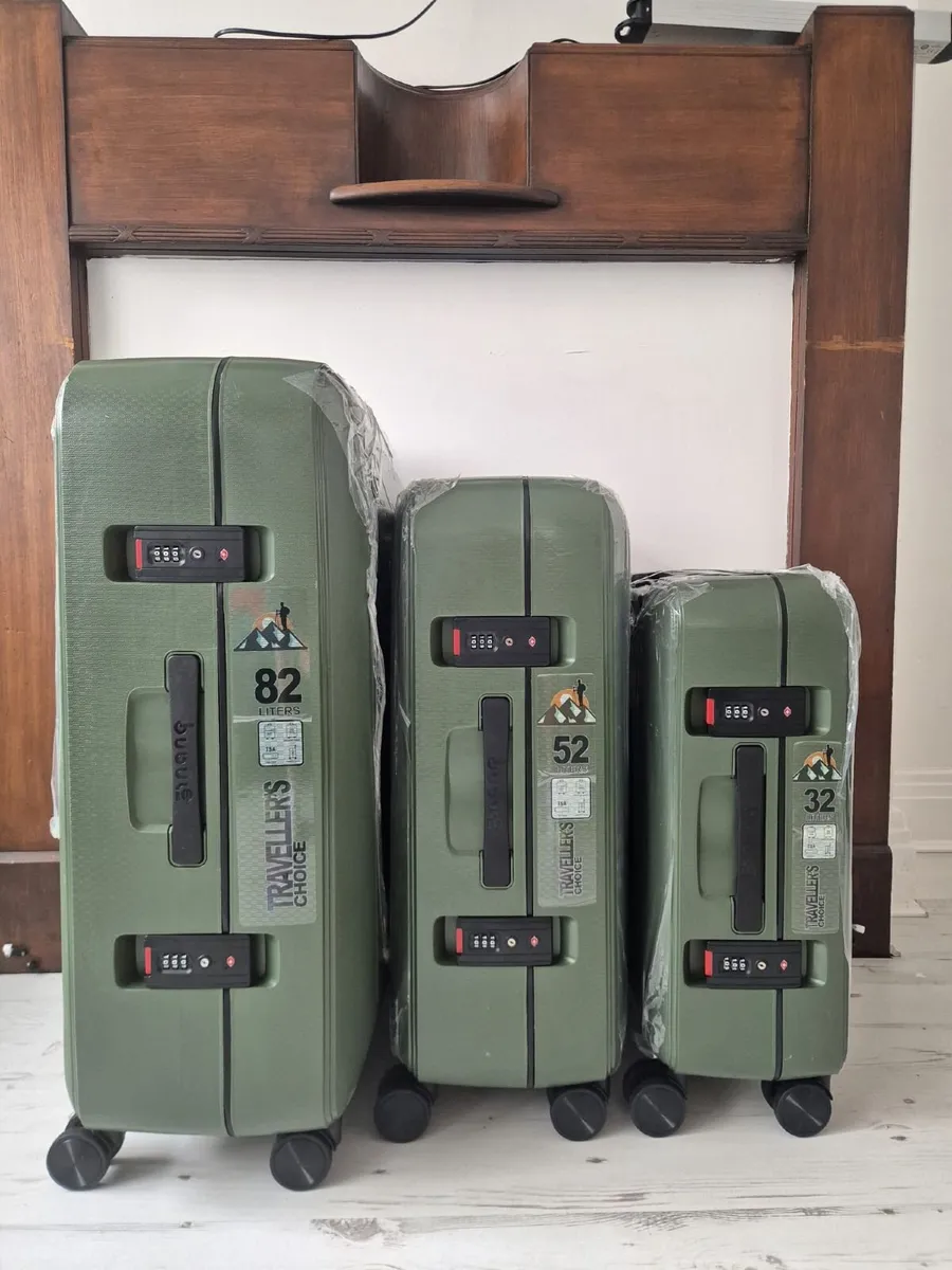 3 Piece Hardshell Suitcase Set NEW - Image 2