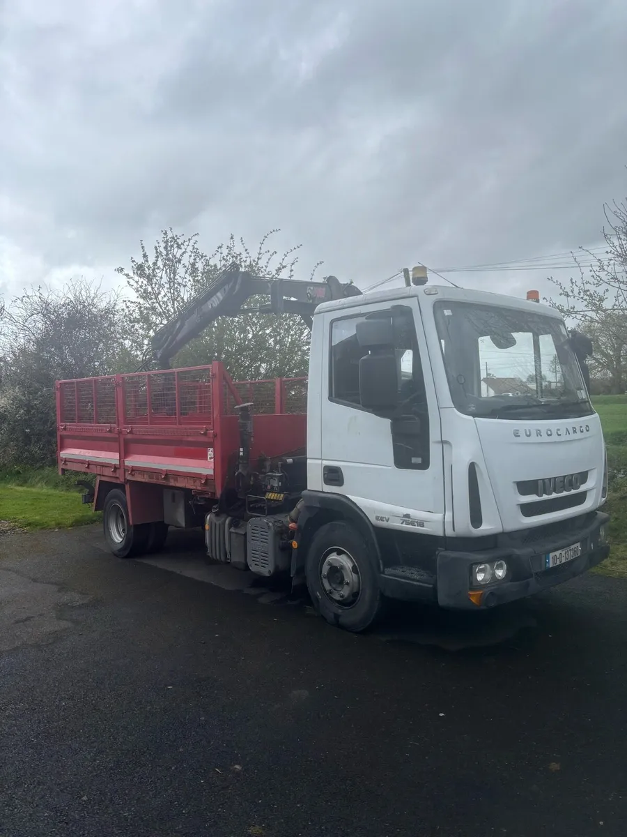 Iveco 7 1/2 ton tipper with crane - Image 1