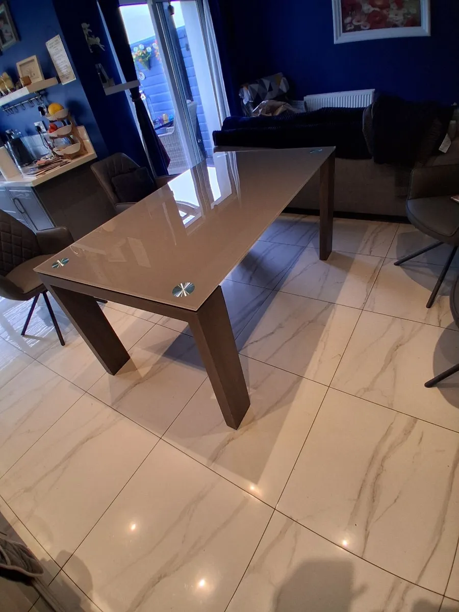 A glass top dining table - Image 3
