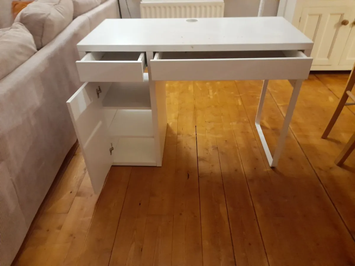 Girls dresser table - Image 1