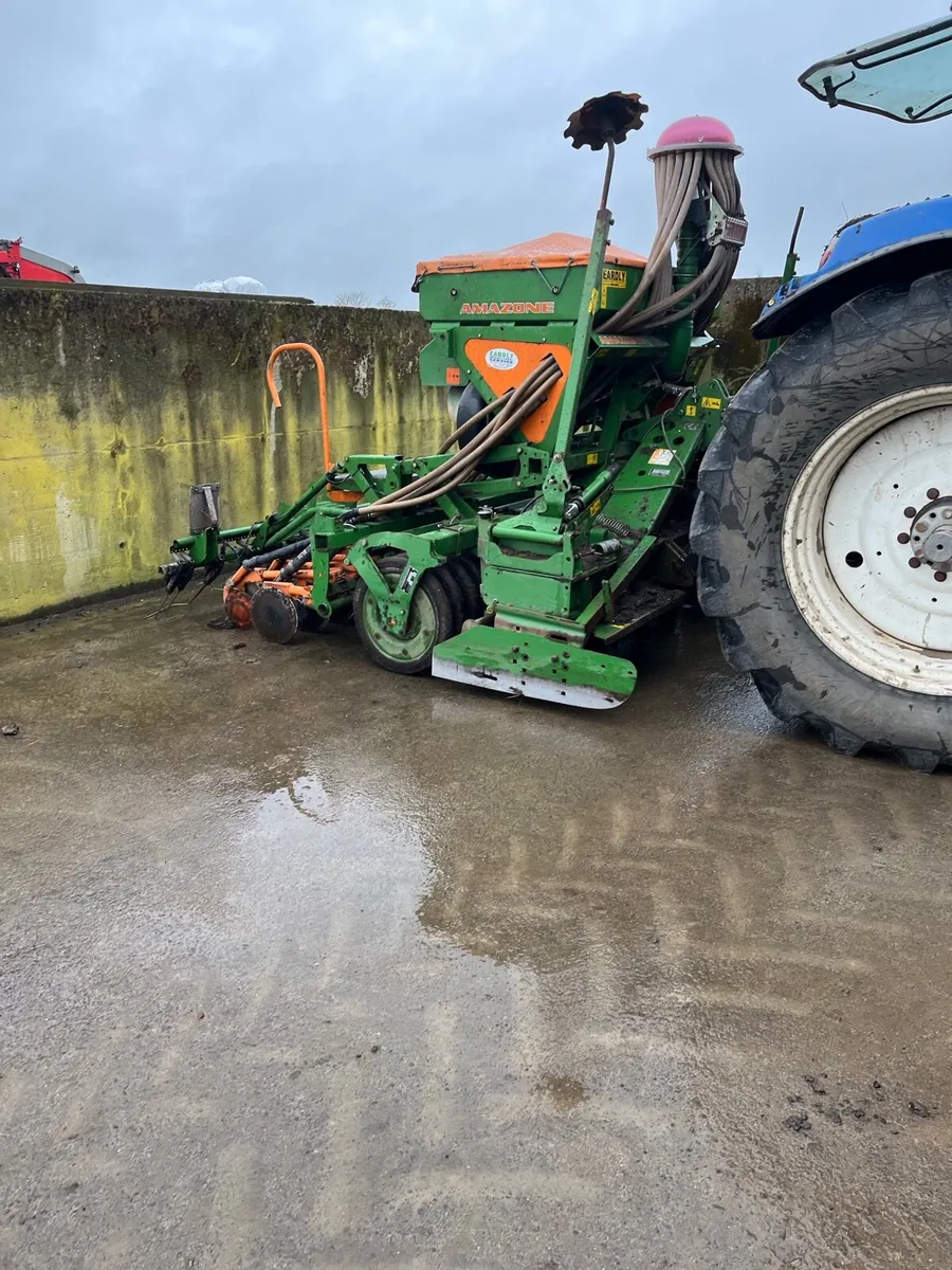 Seed drill - Image 1