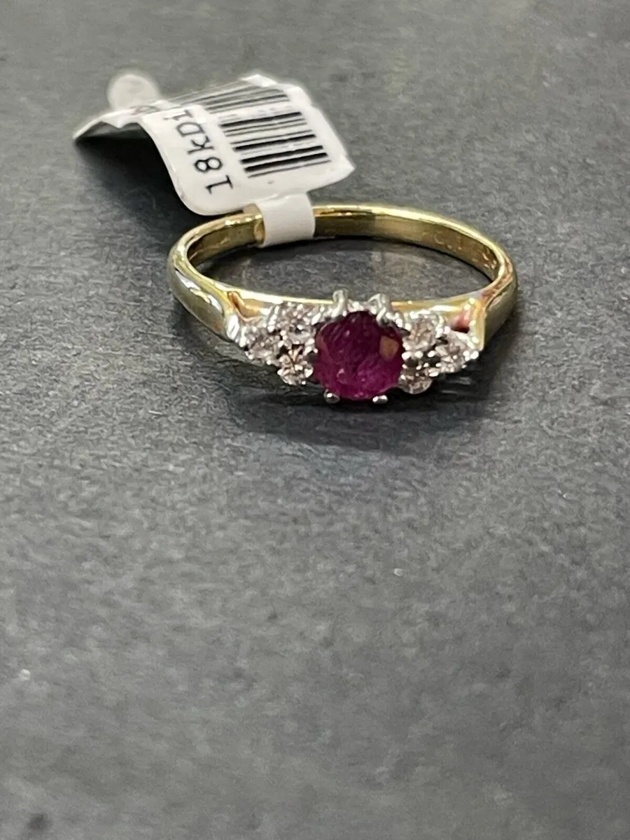 18k gold ring with ruby and diamonds - Image 3