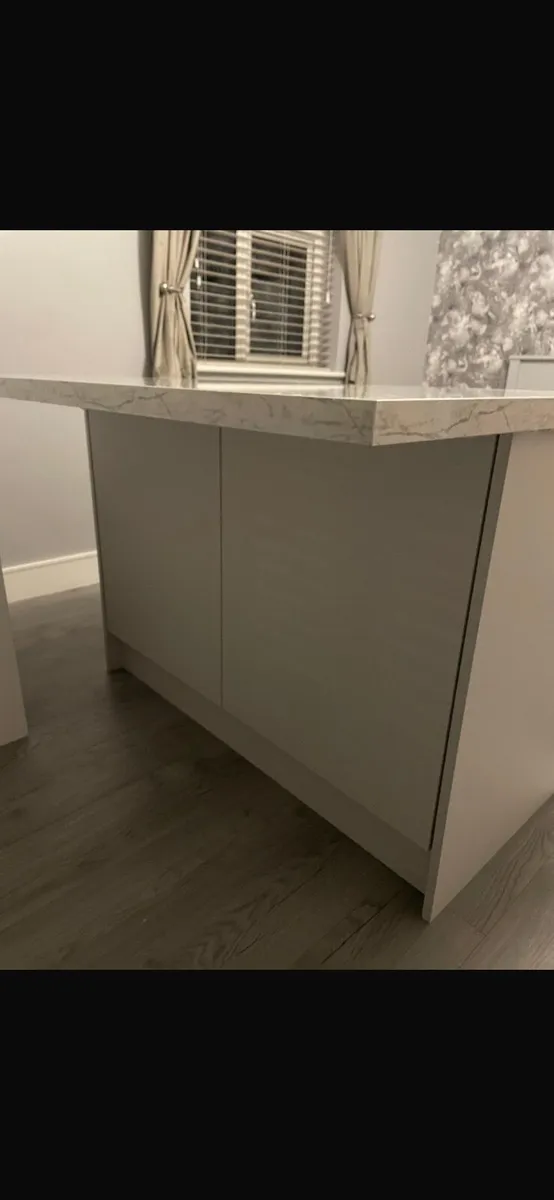 Kitchen island - Image 3