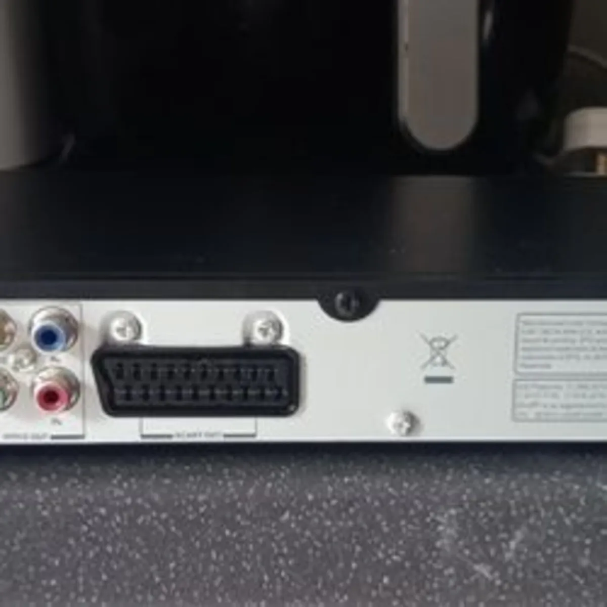 Toshiba DVD/CD/USB Player with remote & Dvd's - Image 2