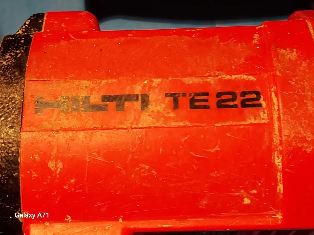 Hilti TE22 Hammer Drill in very good condition - Image 3