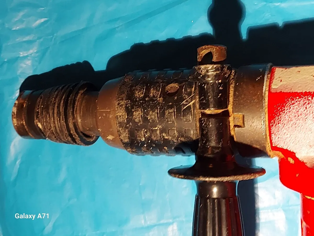 Hilti TE22 Hammer Drill in very good condition - Image 4