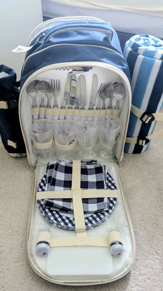 Picnic Backpack Set for 4 People - Image 3