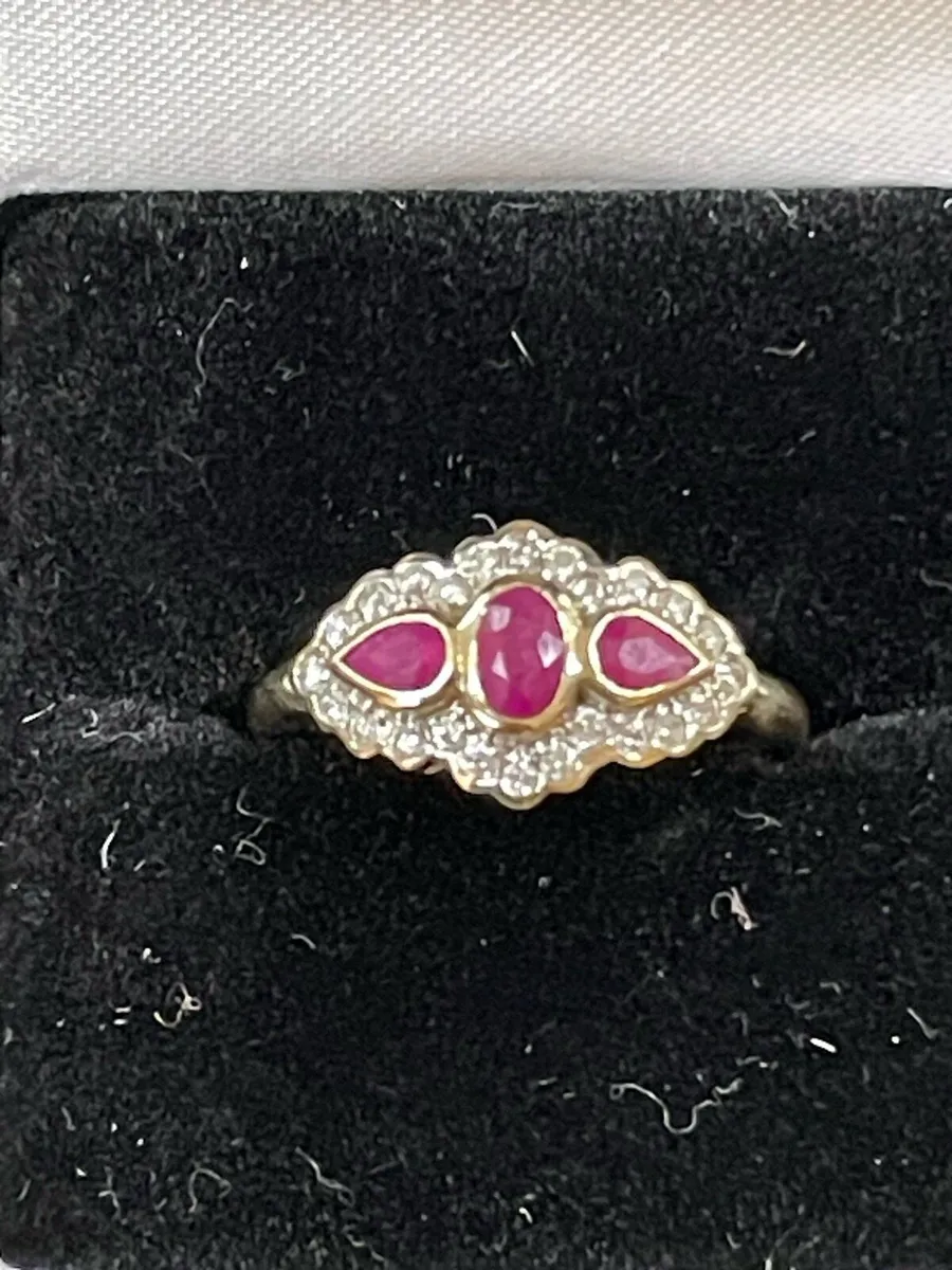 9k gold ring with rubies and diamonds - Image 1