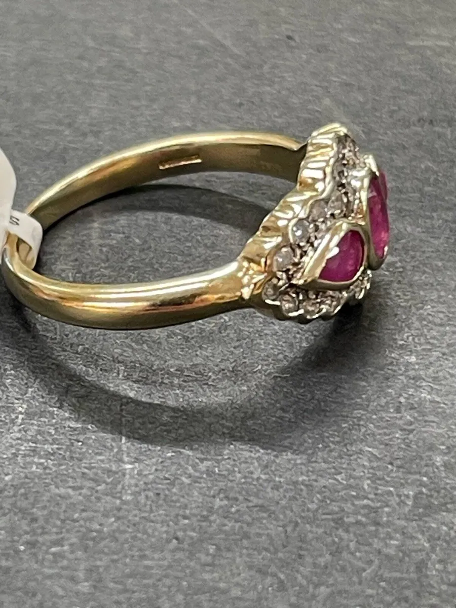 9k gold ring with rubies and diamonds - Image 4
