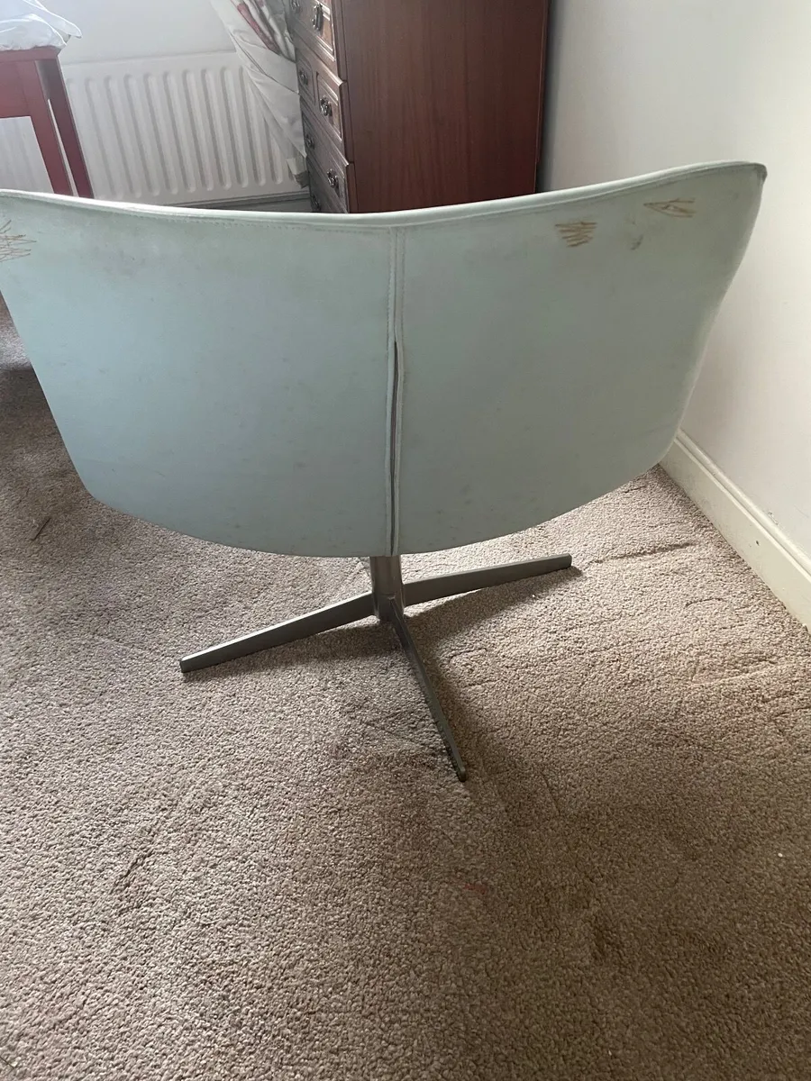 Swivel Chair - Image 4