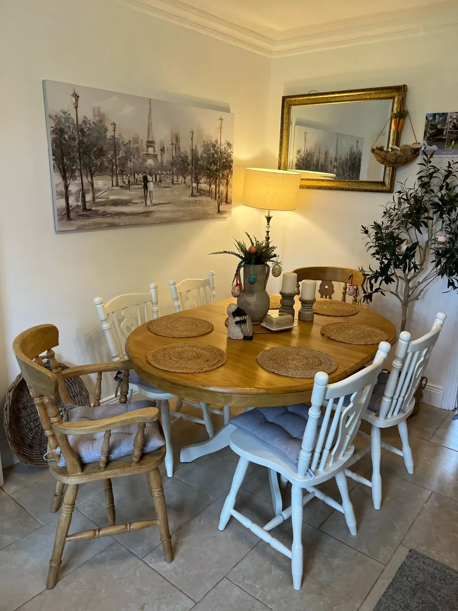 Extendable table and six chairs set - Image 1