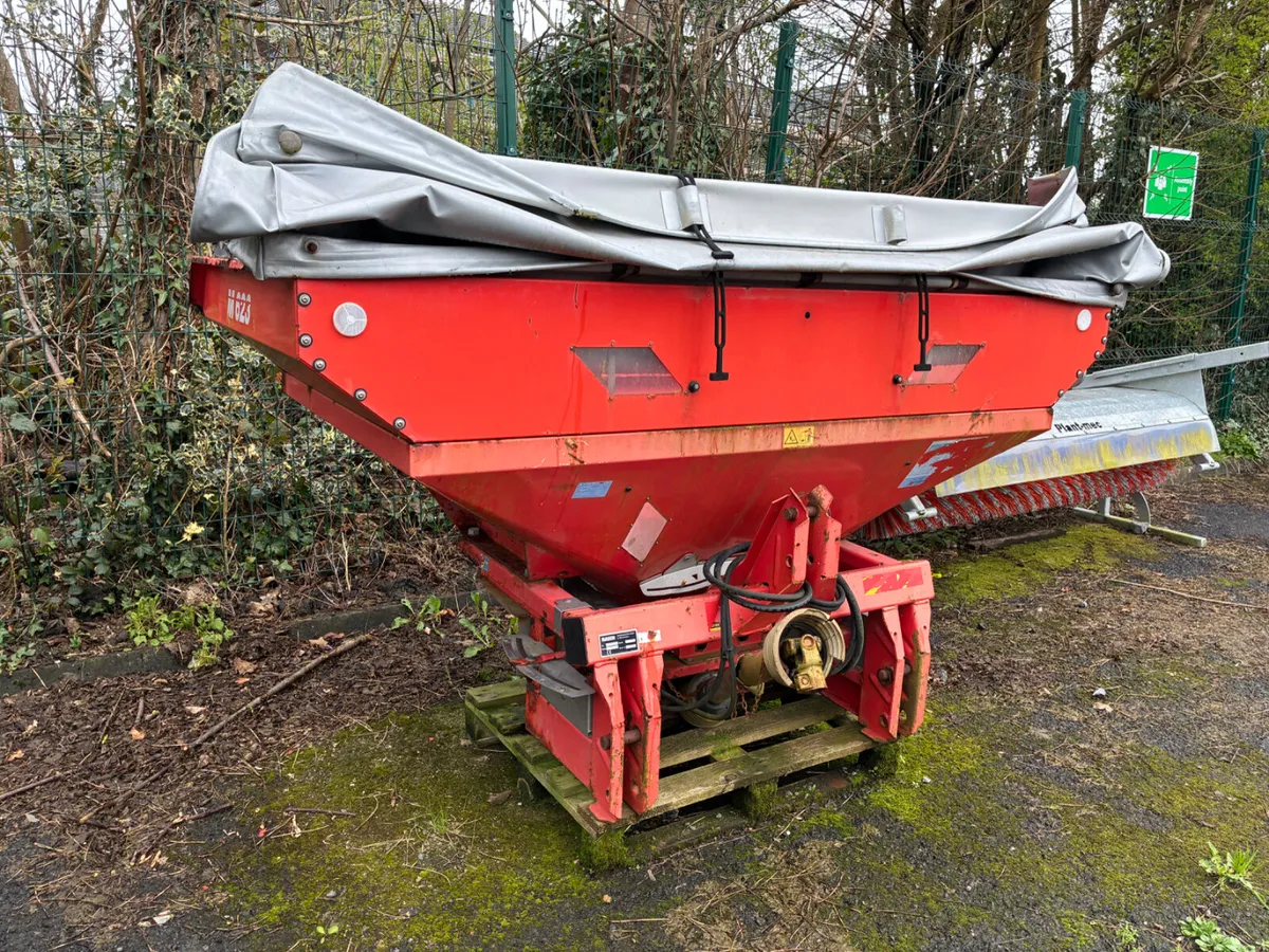 Rauch 735 Fertiliser Spreader - Image 1