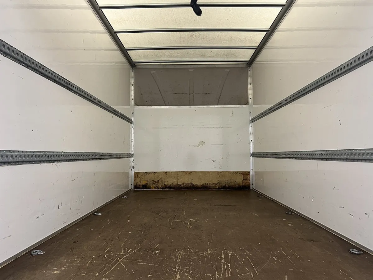 2022 Mercedes-Benz Sprinter Luton Box Van - Image 3