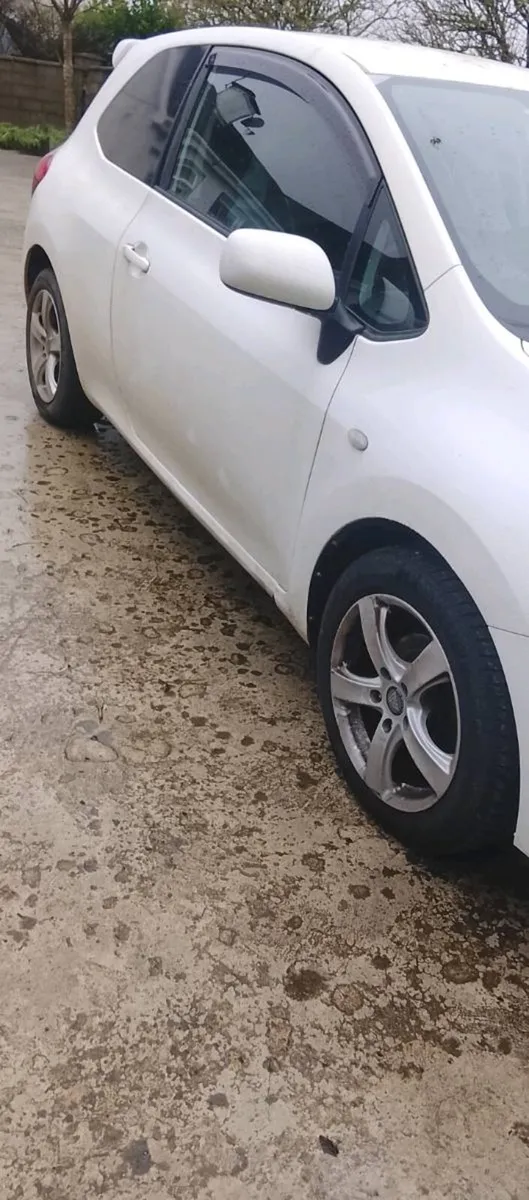 Toyota auris van - Image 2