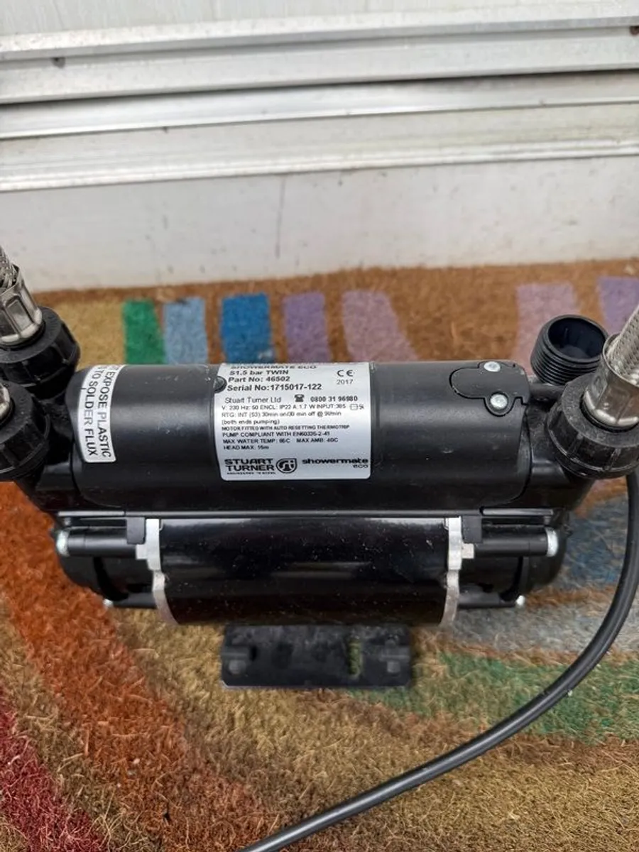 2 showers pumps - Image 2