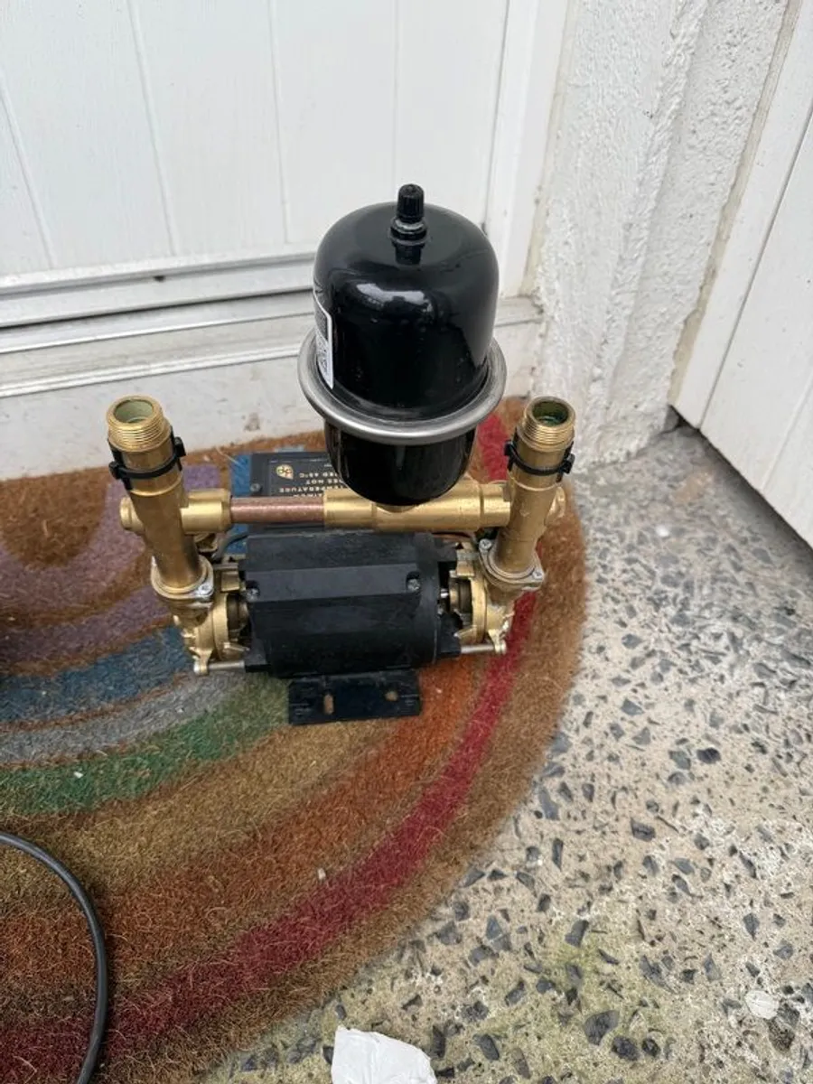 2 showers pumps - Image 4