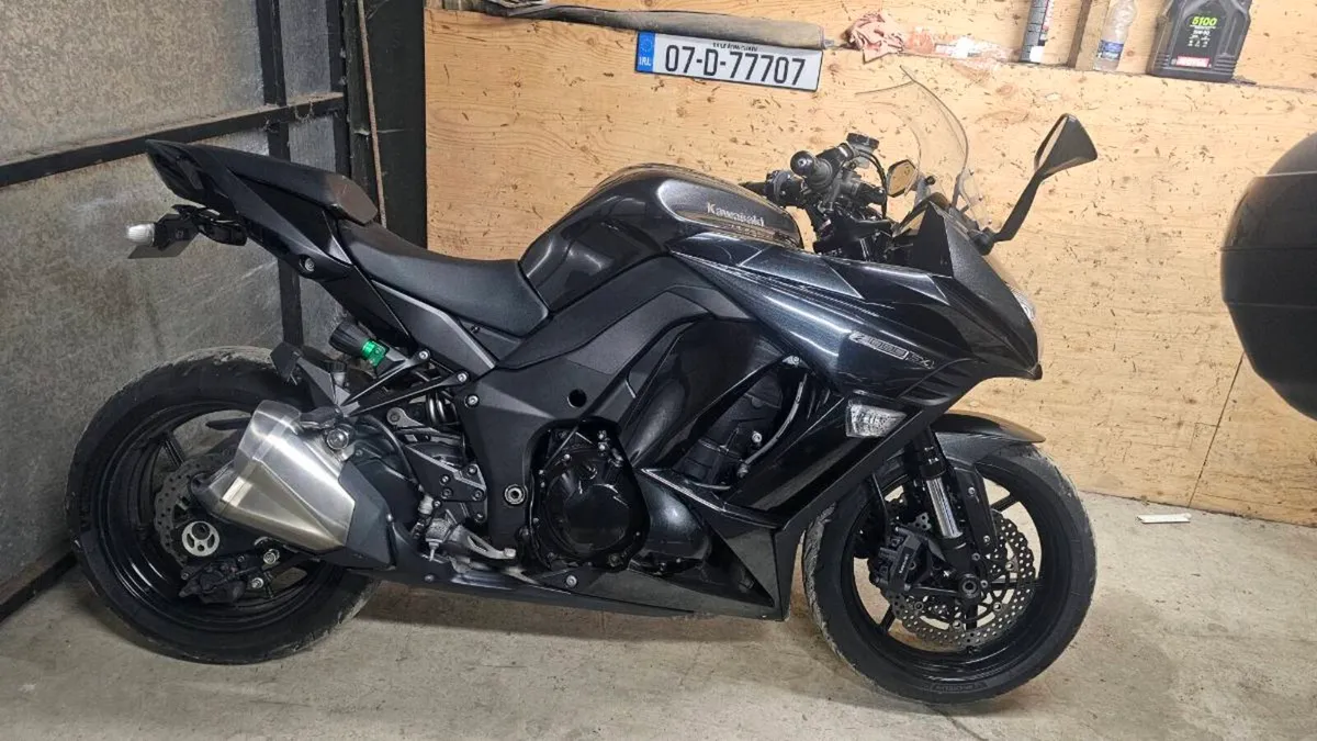 Kawasaki z1000 sx immaculate condition  low mileag - Image 4