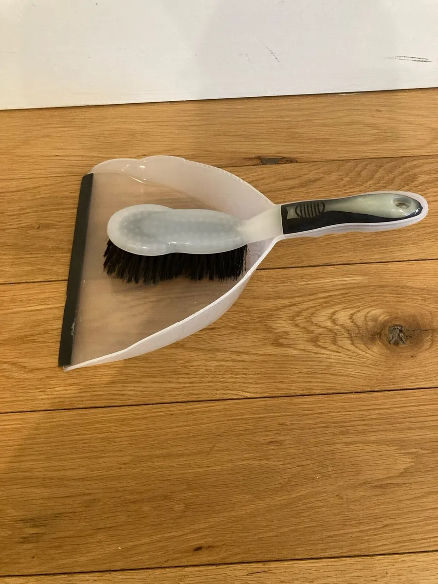 Dustpan and brush - Image 2