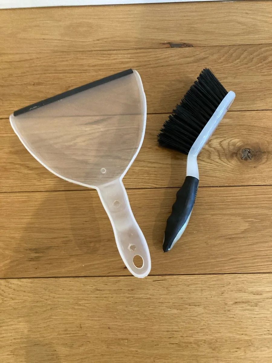 Dustpan and brush - Image 3