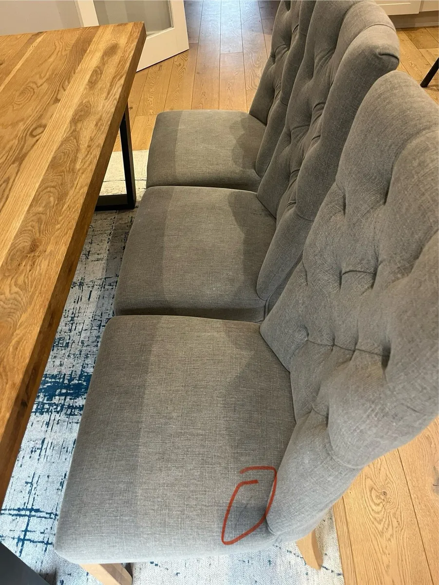 3 x fabric light grey button dining chairs Marlow - Image 4