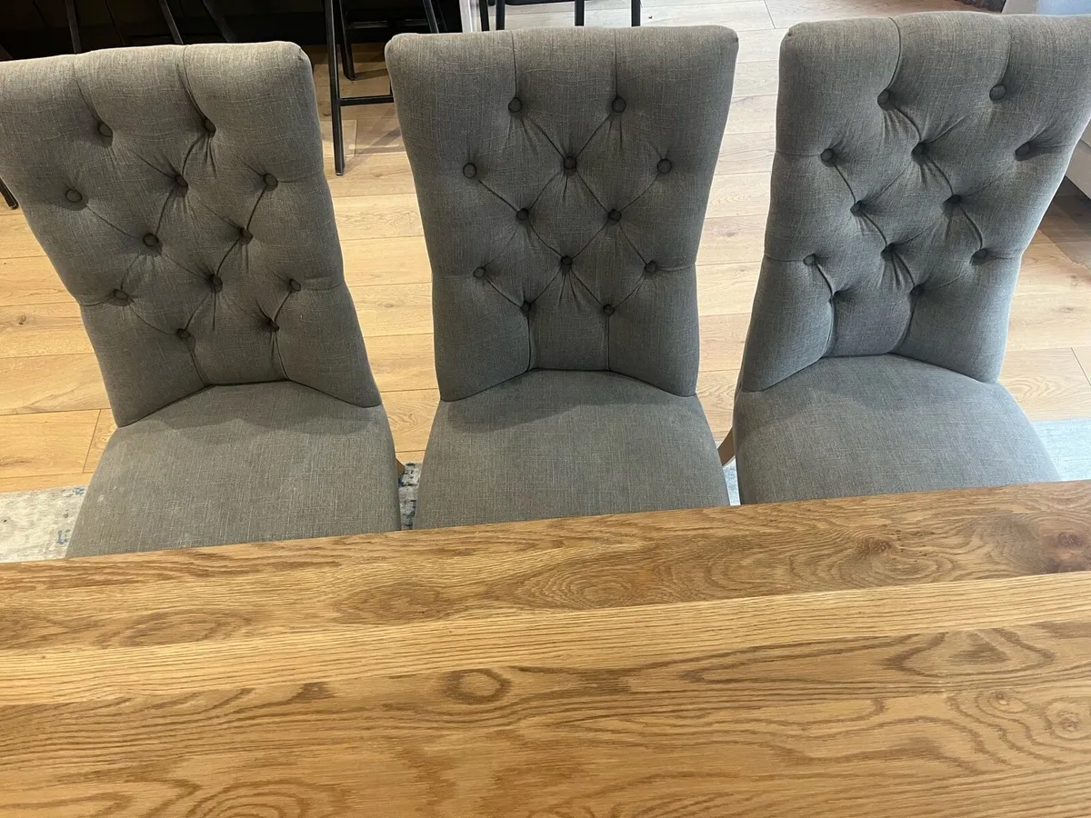 3 x fabric light grey button dining chairs Marlow - Image 1