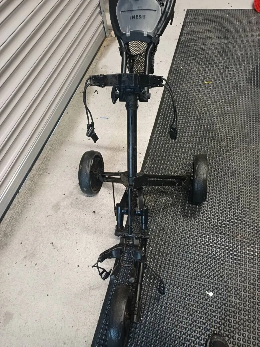 Golf trolley and some clubs - Image 1