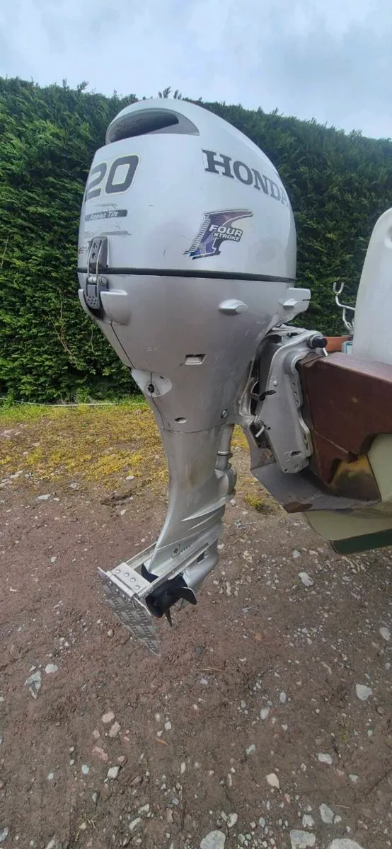 19FT fishing boar - Image 3