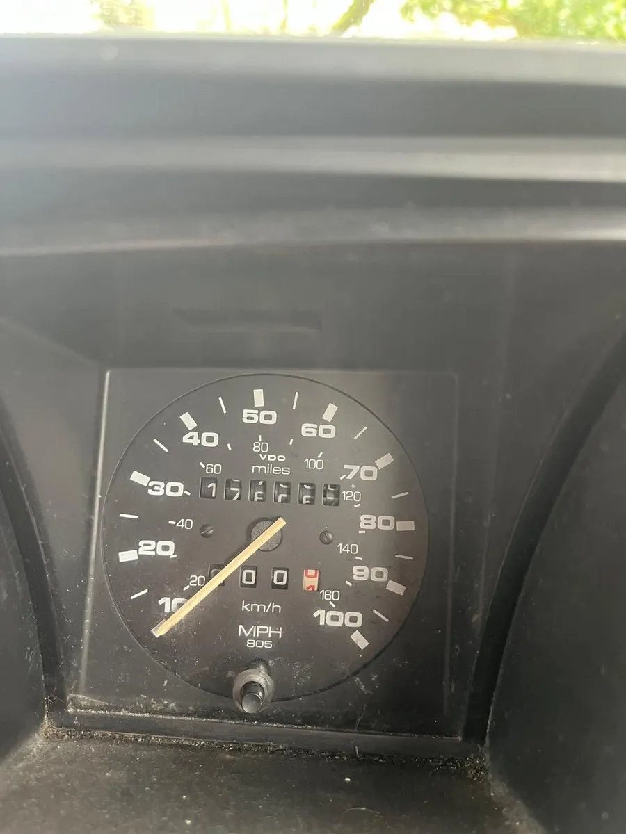 Volkswagen T25 camper van - Image 4