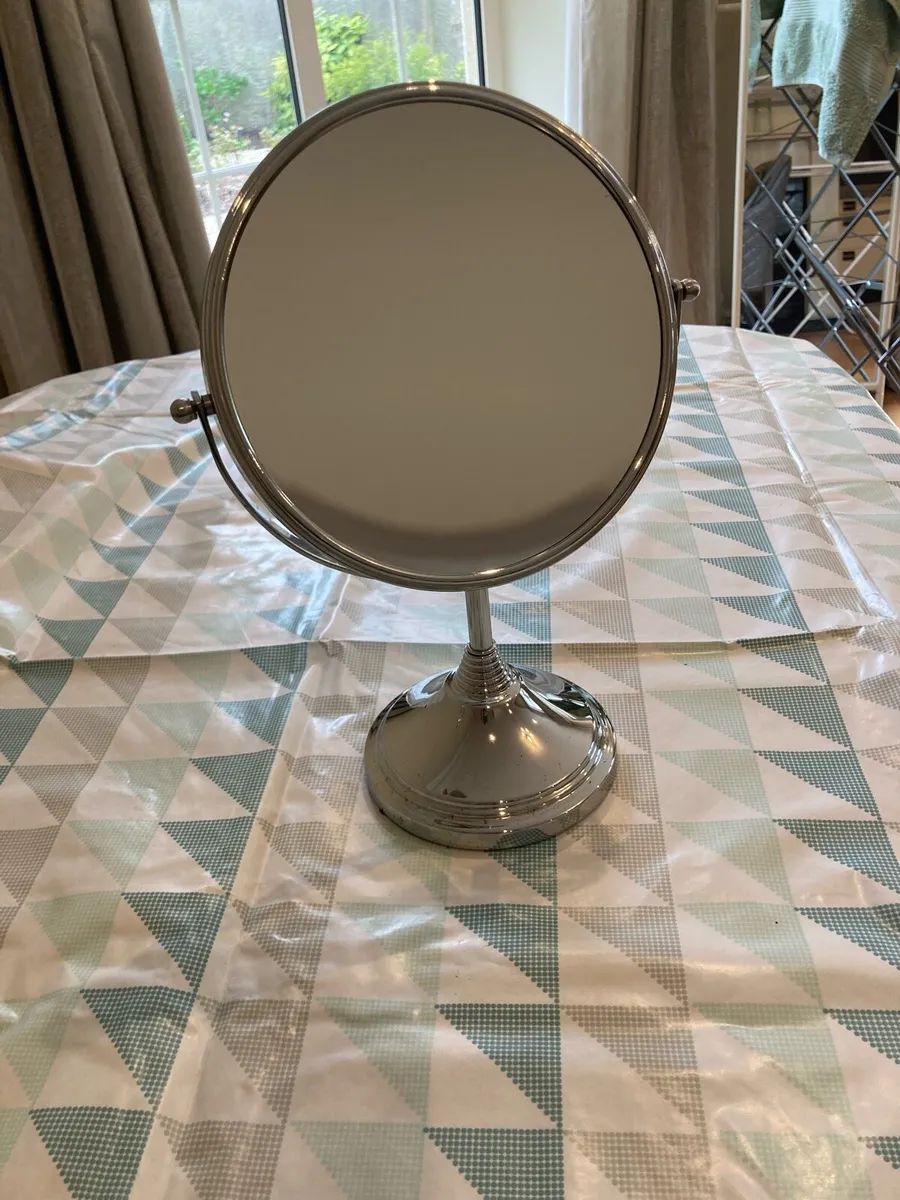 Mirror for shaving or cosmetic use - Image 1