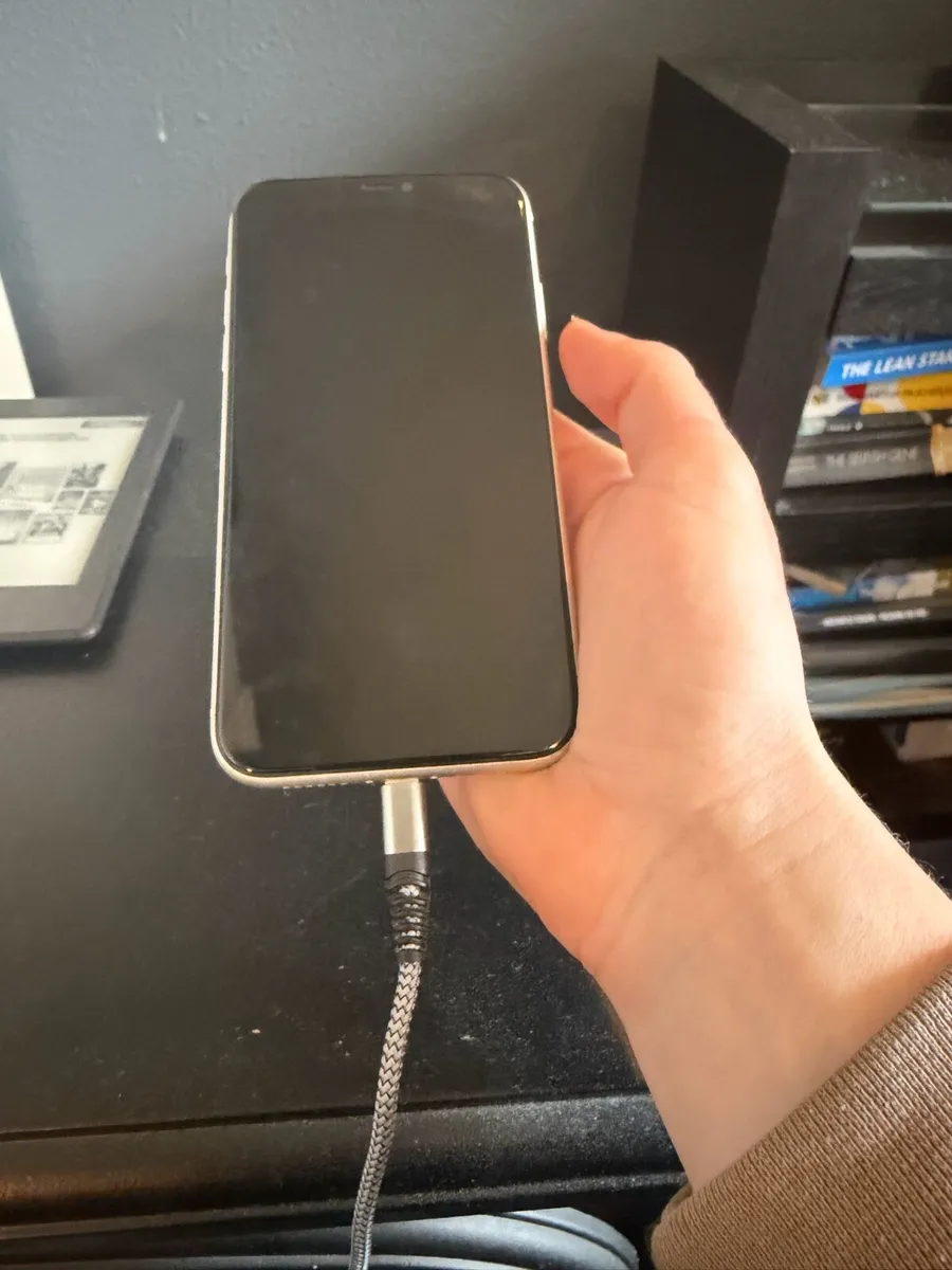 iPhone 11 128GB - Brand new battery and screen - Image 3