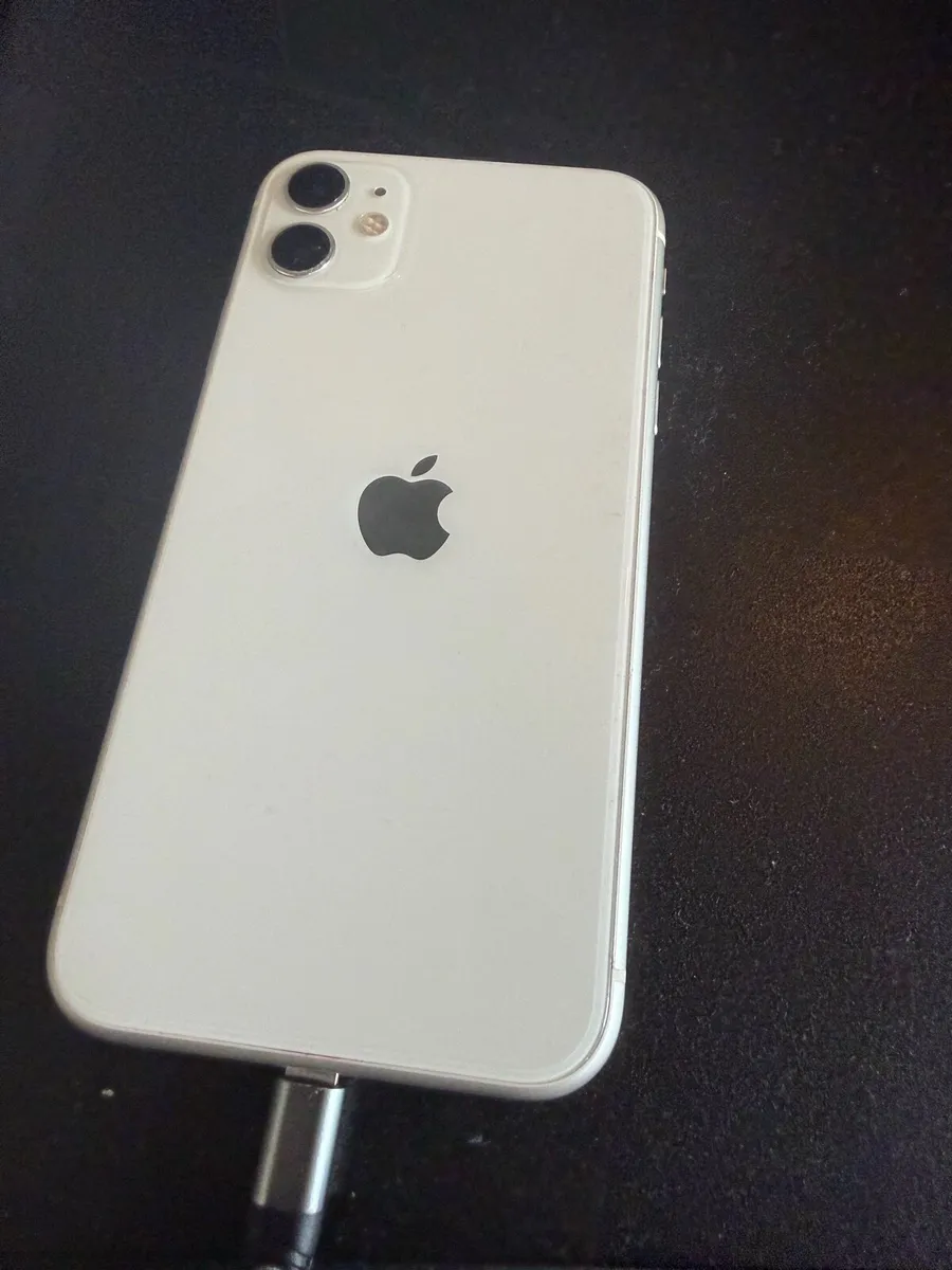 iPhone 11 128GB - Brand new battery and screen - Image 4