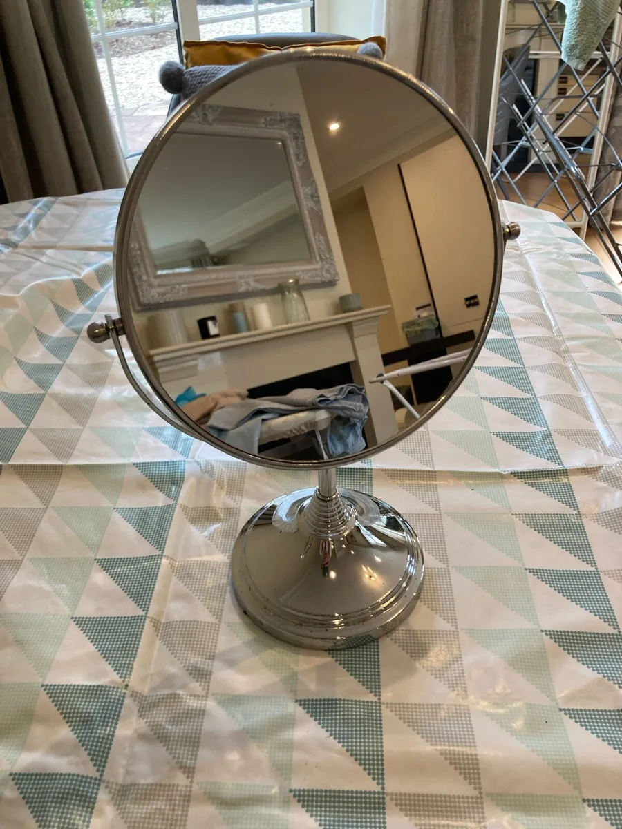 Mirror for shaving or cosmetic use - Image 2