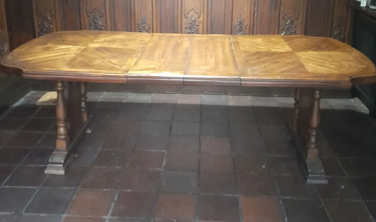 Dining table - Image 1