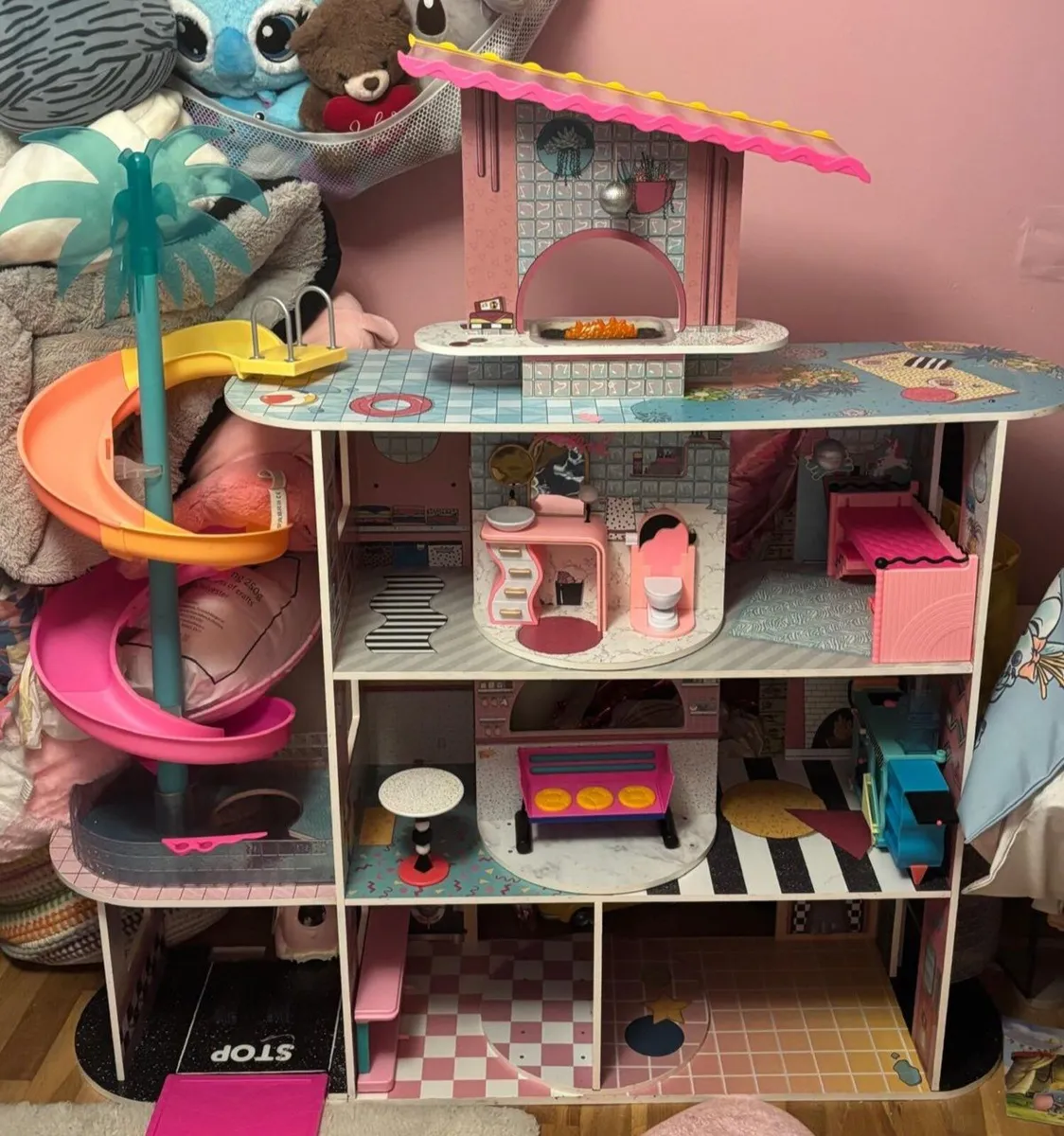 LoL Suprise dolls house - Image 1