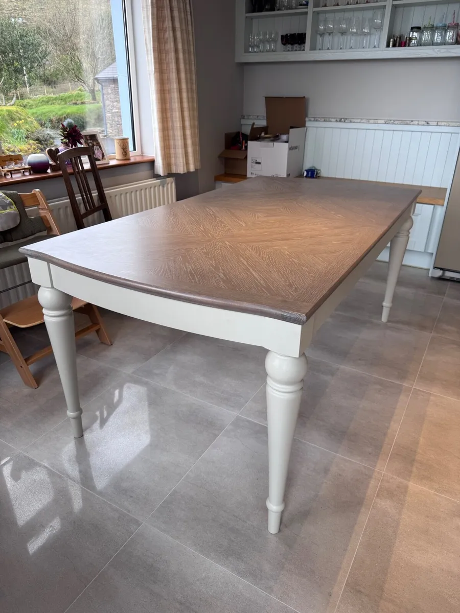 Extendable Dining Table – Very Good Condition - Image 1