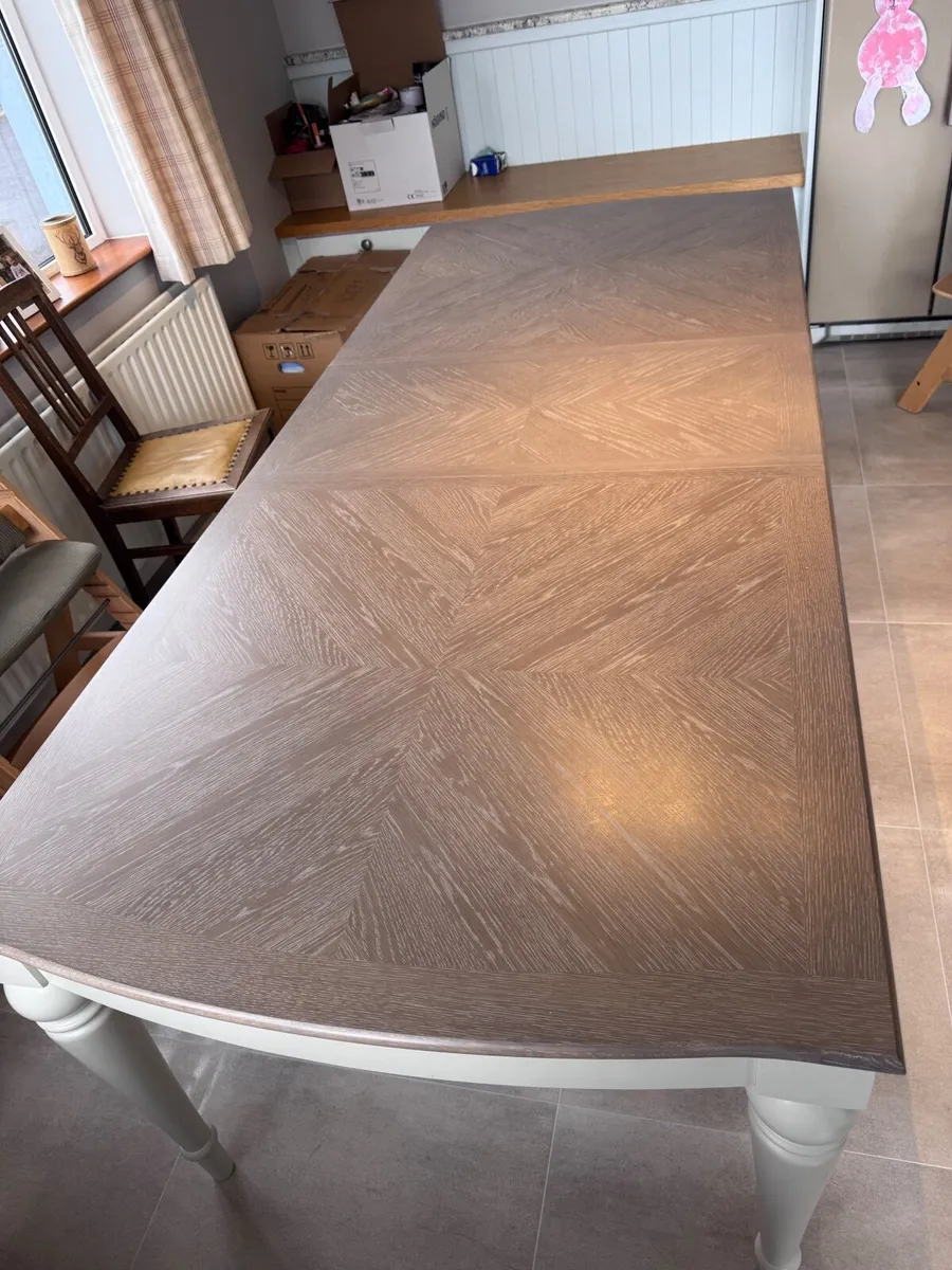 Extendable Dining Table – Very Good Condition - Image 2