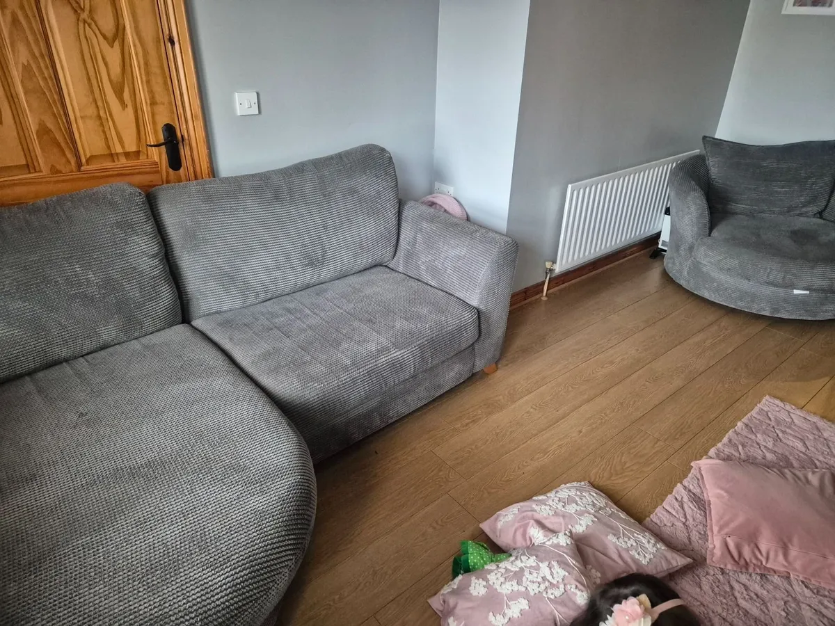 Corner sofa & swivel chair - Image 3