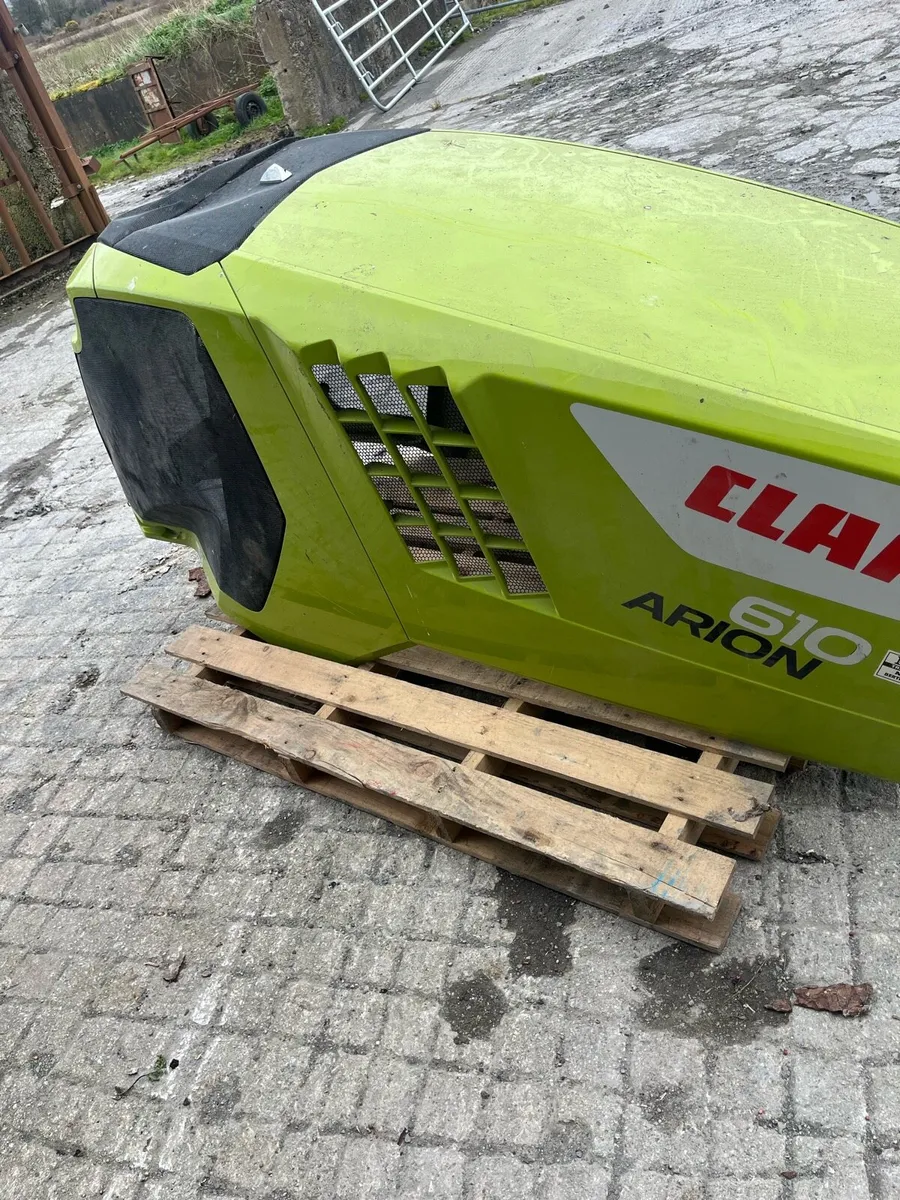 Claas bonnet 600 series - Image 1