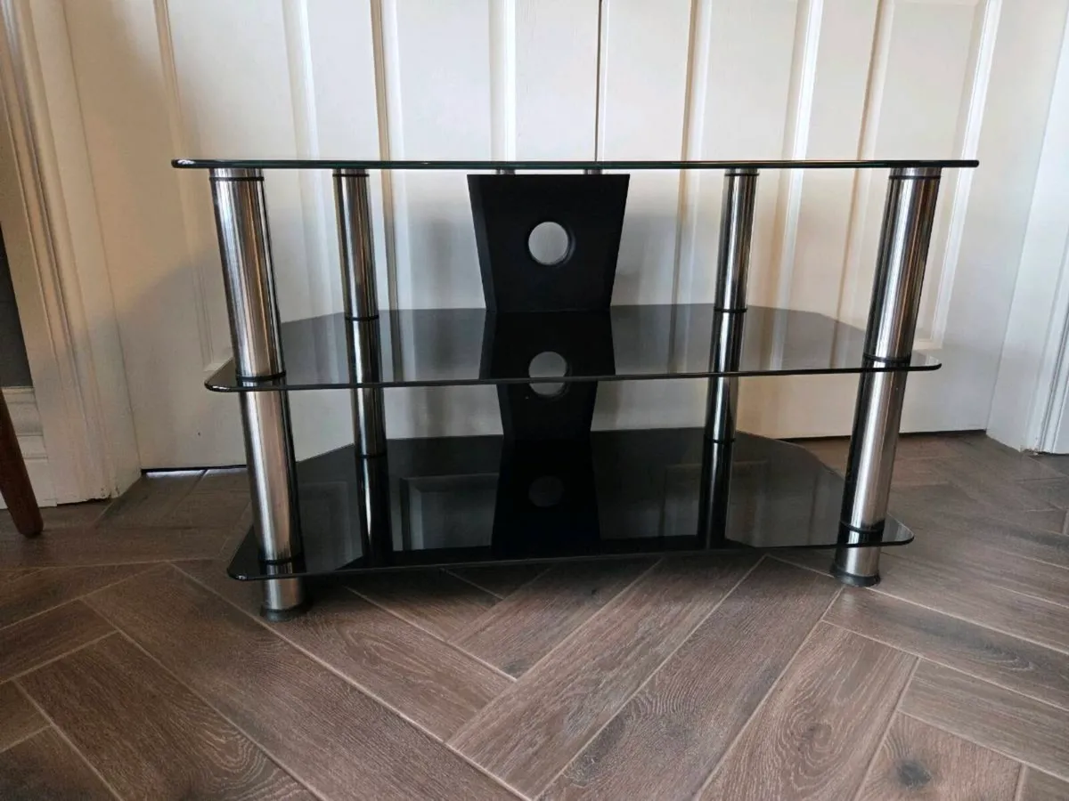 TV stand - Image 1