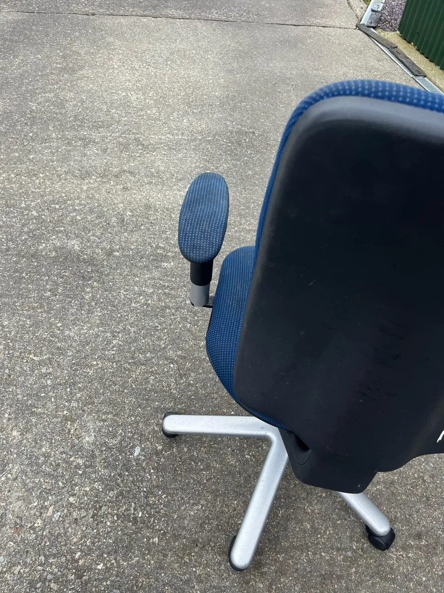 Office chairs - Image 1