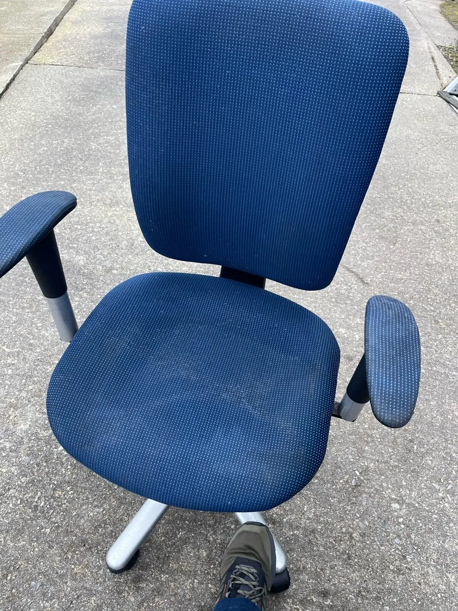 Office chairs - Image 2