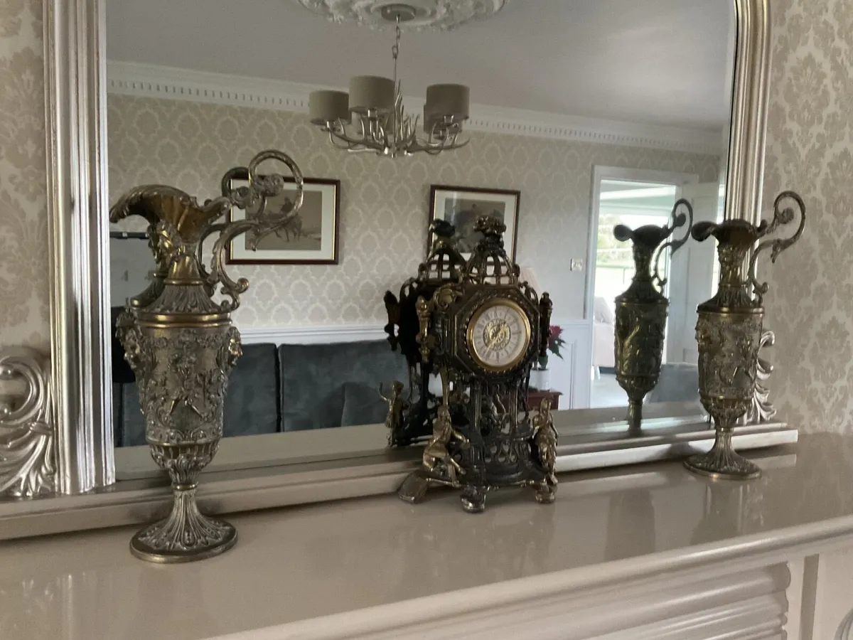 Vintage clock & Pewter jugs - Image 1