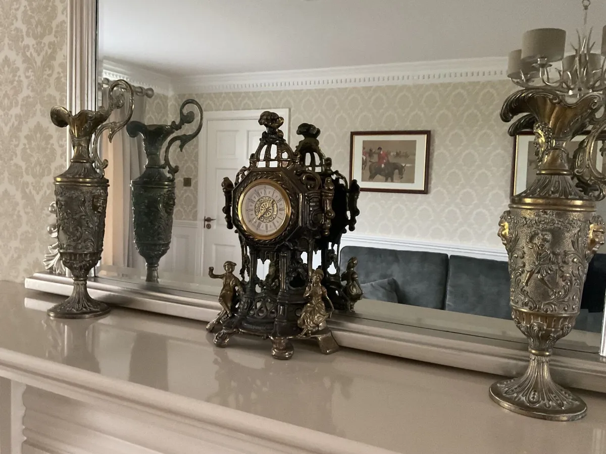 Vintage clock & Pewter jugs - Image 2