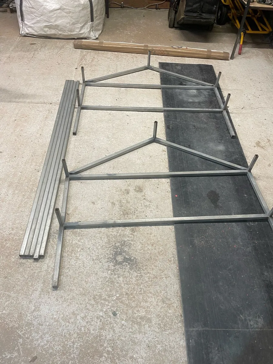 6x4 trailer frame with canvas cover - Image 1