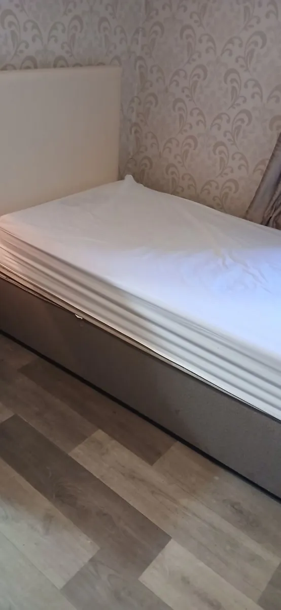 Single bed - Image 3