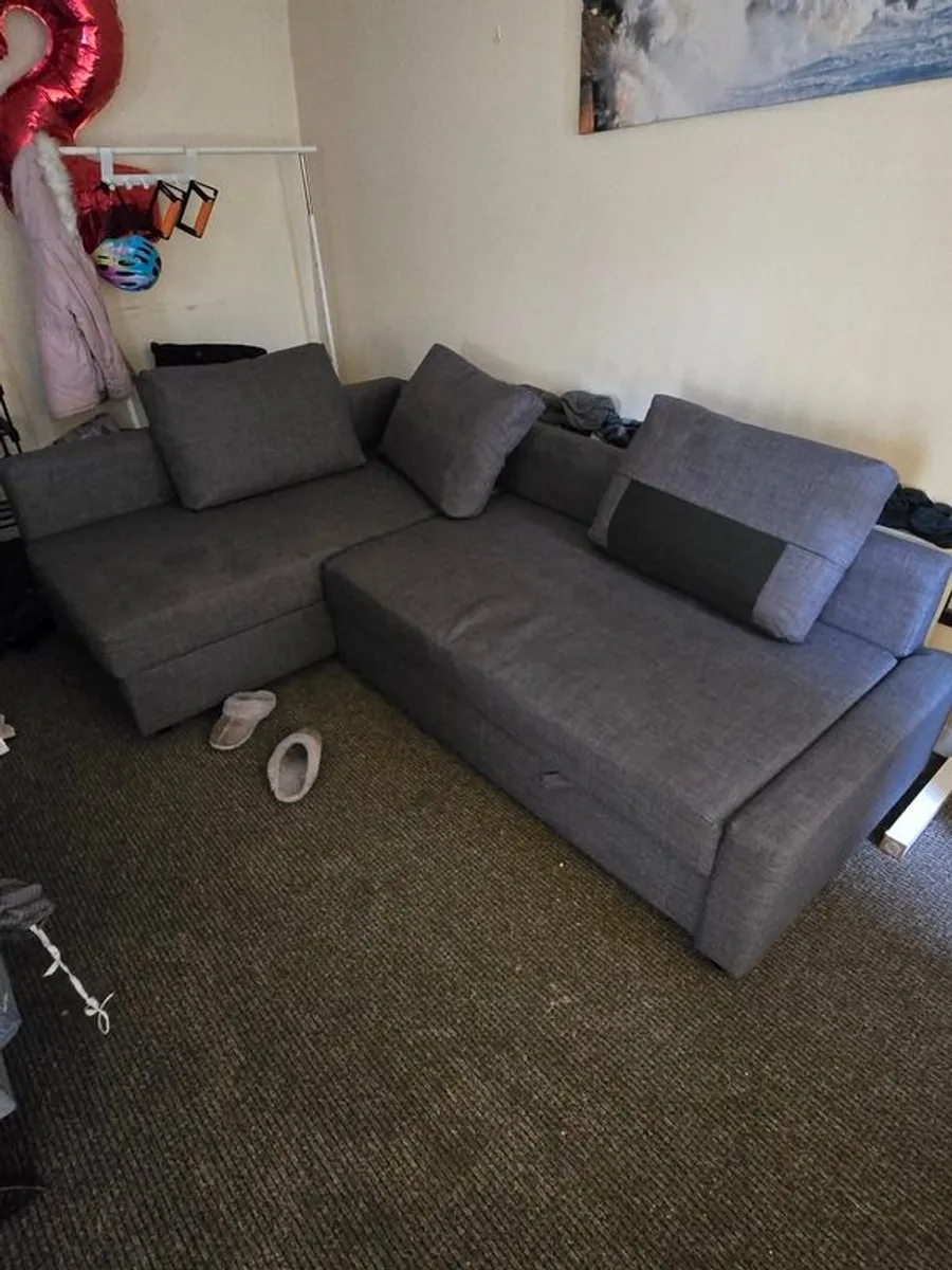 Near new L shaped Sofa for sale - Image 2