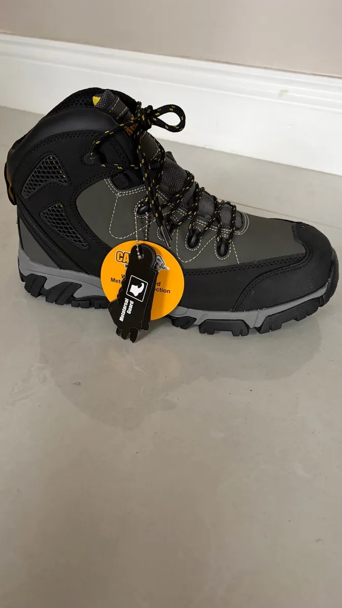 Safety boots - Image 1