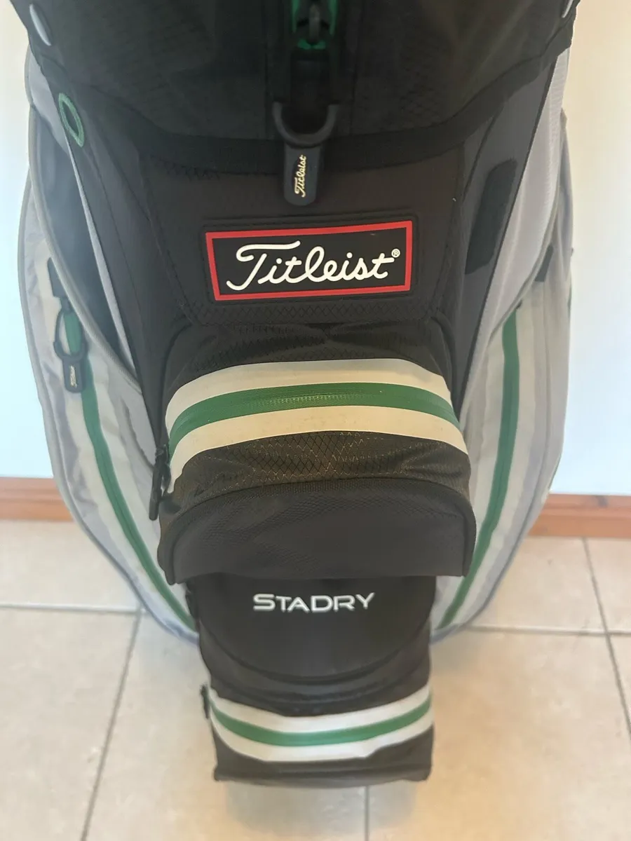 Titleist waterproof cart bag - Image 1
